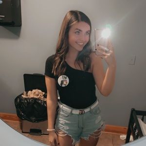 Meet your Posher, Leah